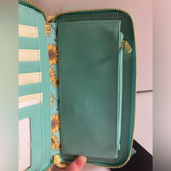 Loungefly Pocahontas Disney Princess Sunflower Women's Zip Around Wallet NWT - Picture 13 of 14